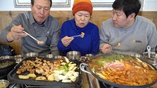 맛 좋은 한우 곱창과 곱창 전골, 얼큰한 해장국까지~ (Grilled tripe and Hot pots) - 먹방!! - Mukbang eating show