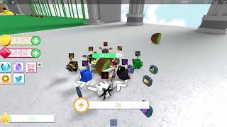 Abriendo unos pocos huevos en Dragon simulator/Roblox