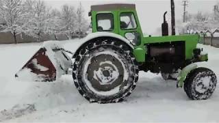 Трактор Т 40 в снегу