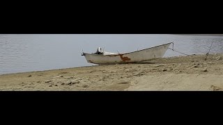 SEI APRILE A CAMPOTOSTO: SOGNI E PAURE DI CHI E' RIMASTO INTORNO AL LAGO CHE TREMA