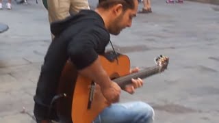 Уличный музыкант (гитара) в Барселоне