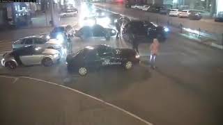 Кавказцы с автоматами танцуют лезгинку, перегородив дорогу