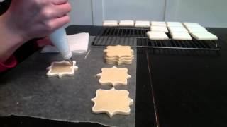How to Flood Cookies with Royal Icing- No bottles needed!