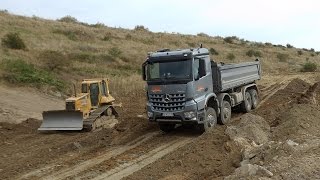 Mercedes Arocs 4151 8x8 unload with Tatra Terrno