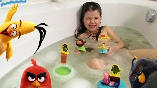 DZIDZIO купается в нашей ванной  Angry Birds играем в ванной