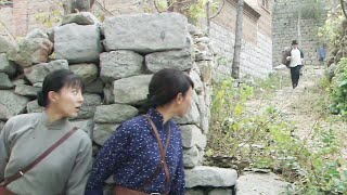游擊隊女兵發現自己被跟蹤，將計就計，在基地設下埋伏，就等日軍特務來送死！ ️ 抗日