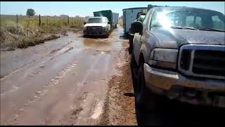 F100 4x4 + cisterna, casilla y taller rodante encarando en el barro!!!