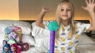 Алиса показывает свои ИГРУШКИ ! Шиммер и Шайн каруселька и сумочка!