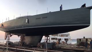 Как строят яхты_Спуск на воду яхты проекта КА80 в Египте_TONGA yacht_launching at Egypt shipyard