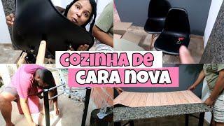 A cozinha ficou linda, montamos nossas cadeiras Eames Eiffel, reformamos a mesa... | Ju Tollayne