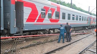 АВАРИИ НА РЖД 2017.  В Новосибирске локомотив пассажирского поезда сошел с рельсов!!!