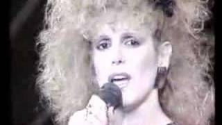 Valeria Lynch, Y Tú No Estás - Especial de Navidad 1988 -