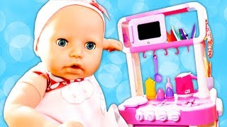 Смешное видео для малышей. Что приготовить для куклы Беби Бон?