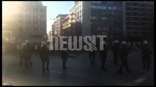 NewsIt.gr: Χημικά και επεισόδιο στην Πλατεία Ομονοίας