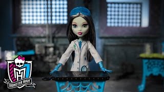 Summer Science Camp with Frankie Stein | Ghoul for the Summer | Monster High