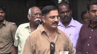 Kamal Hassan pays his condolences at K. Balachander's residence | Death, Funeral