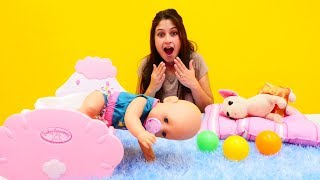 Oyuncak bebek Gül emeklemeye başladı