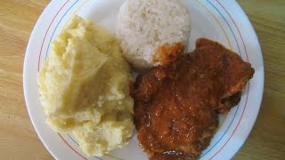 CARNE EN SALSA DE TOMATE,  PURE, ARROZ Y ENSALADA