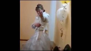 Пьяная невеста показала свекру задницу!!! Свекр и невеста подрались