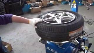 Полуавтоматический шиномонтажный стенд (станок) Flying BL513