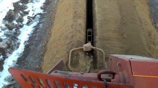 Работа траншеекопателя Ditch Witch 3700 зимой