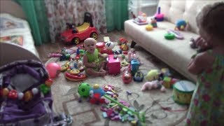 Артем устроил беспорядок в Викиной комнате! Разбросал все игрушки