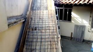 Escada de concreto com passarela 1