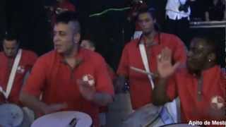 Show de Bateria de Escola de Samba - Música Levada Louca ao som do timbal - Apito de Mestre