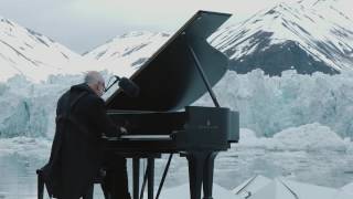 Greenpeace holds a historic performance with pianist Ludovico Einaudi on the Arctic Ocean (English)