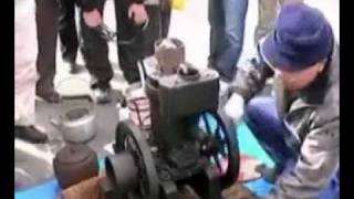 【昭和２０年頃まで】農家の脱穀や籾摺り、小工場などの動力源として、水車に代わって登場した石油発動機、画期的ながら短命で、すぐに電力に座を奪われ、昭和２０年代後半には姿を消した。