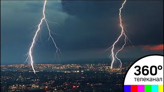Завораживающее видео мощной грозы в Японии покоряет соцсети