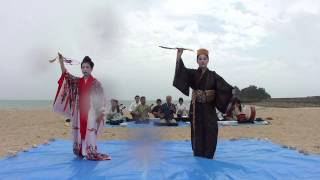 琉球舞踊「かぎやで風」（2014年3月29日　沖縄県名護市辺野古の浜）
