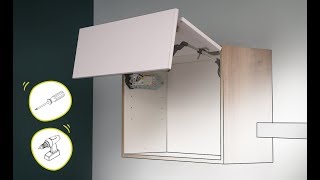 Cuisine équipée : régler un meuble avec mécanisme pliant relevant en vidéo