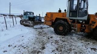 КФХ вывезли навоз дт75 и амкадор// вытаскиваем  застрявший юмз