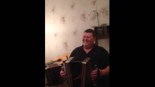 Он РОДИЛСЯ с ГАРМОНЬЮ.Очень ОБАЯТЕЛЬНЫЙ  ГАРМОНИСТ.