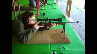 Stand de tir avec une carabine Toz.