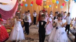Вход на выпускном в детском саду