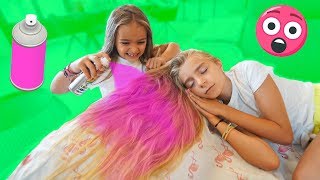 Le pinto el pelo rosa a mi hermana mientras duerme!! las ratitas cambio de look