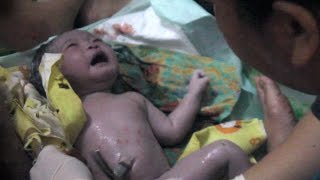 proses ibu melahirkan bayi normal di rumah - giving birth story