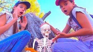 РОМА в лесу ОТРАВИЛСЯ ядовитыми ЯГОДАМИ! Даша ПЛАЧЕТ РОМА СКЕЛЕТ