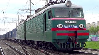 ВЛ11М-220 с контейнерным и грузовым поездом