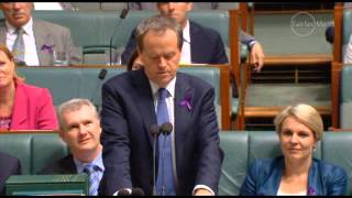 Labor MPs can't stop laughing as Abbott reintroduces Knighthoods to Australia