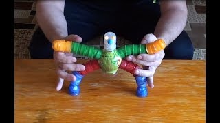 Робот из пластиковых крышек