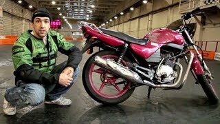 Stunt Riding Yamaha YBR 125