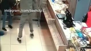 В Уфе в магазине мужчина избил женщину