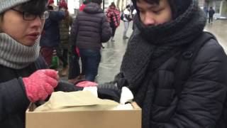 Люди стоят неделю на морозе, чтобы купить кроссовки за 17 000 р.!