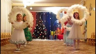 Новий рік в садочку. Вхід.