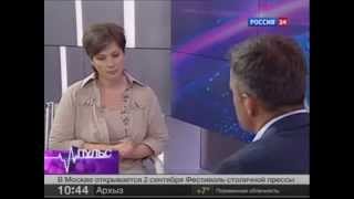 Удобный письменный стол для школьника, студента