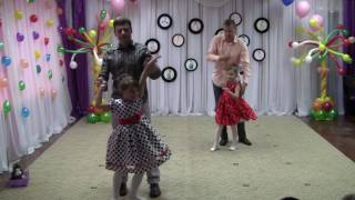 Папы танцуют Буги-Вуги с дочками на Выпускном Балу