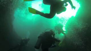 Schoener Tauchen: The Blue Hole of Romblon HD